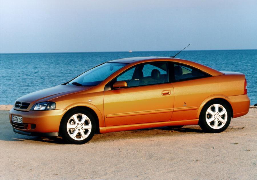  Opel Astra Coupe (G) 2000 года  (фото 19 из 42)